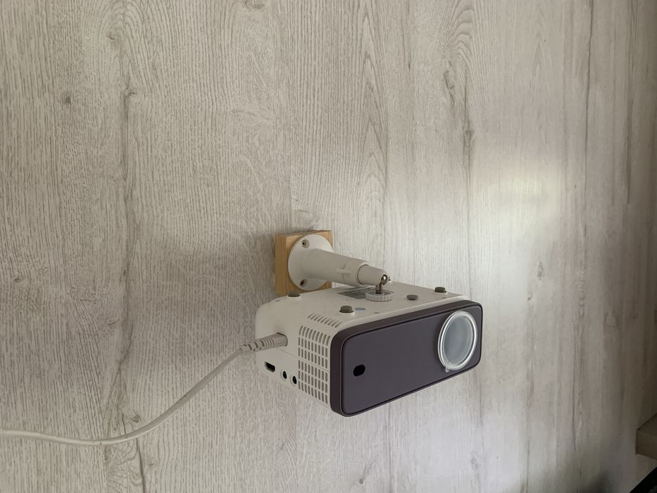 Projektor FHD do 210 cali