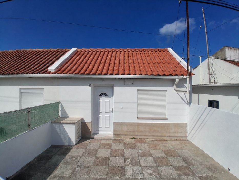 Arrendamento estúdio Charneca de Caparica