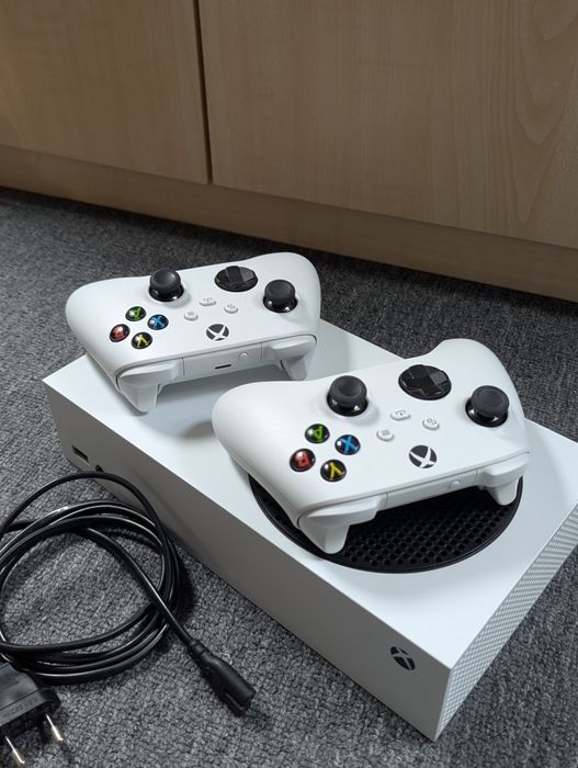 XBOX SERIES S 512GB + 2 pady