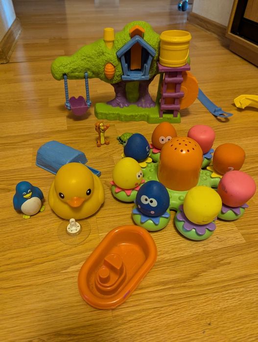 Дитячі іграшки в ванночку, для купання