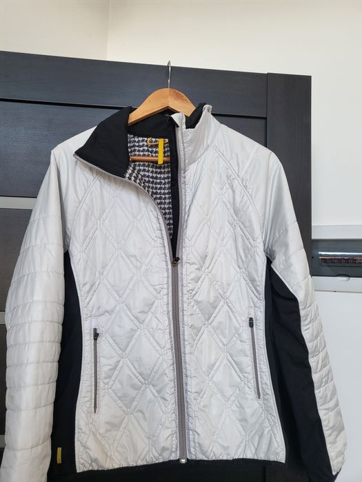 Вітровка жіноча легка і тепла