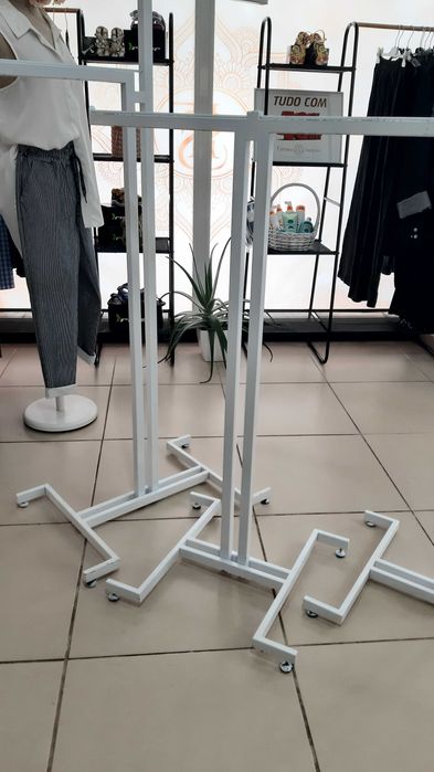 Expositores de roupa...