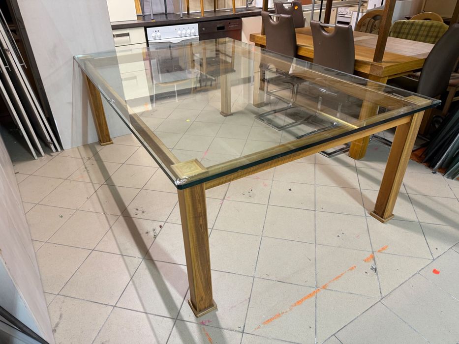 Elegancki stół z szklanym blatem– nowoczesny design do Twojego wnętrza