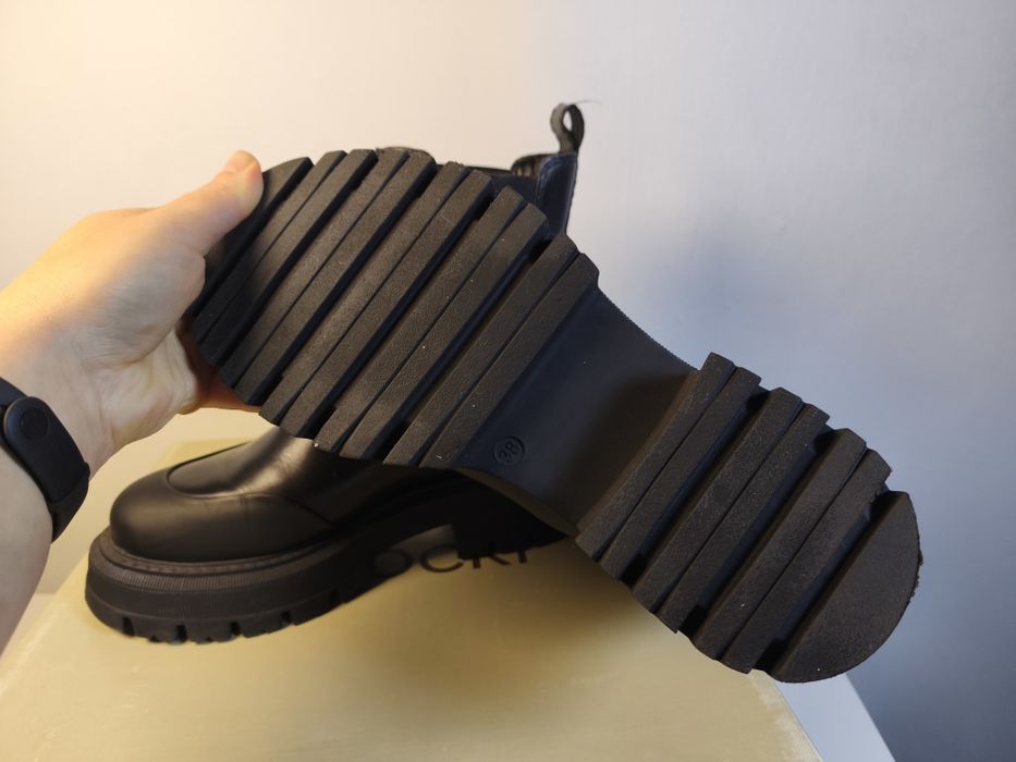 СРОЧНО  до 1.02. Ботинки натуральная кожа размер 38 деми