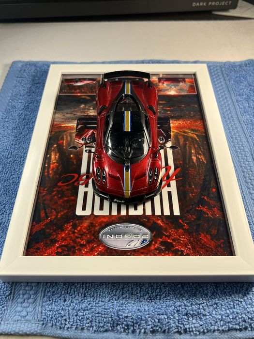 Картина з моделью авто (Pagani Huayra BC)