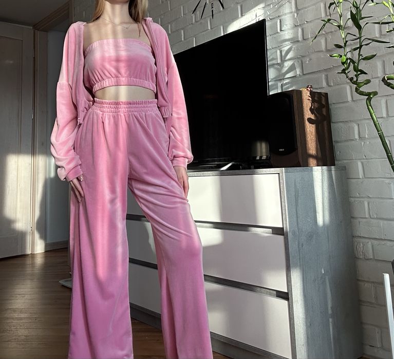 Рожевий велюровий костюм-трійка (худі, штани, топ)