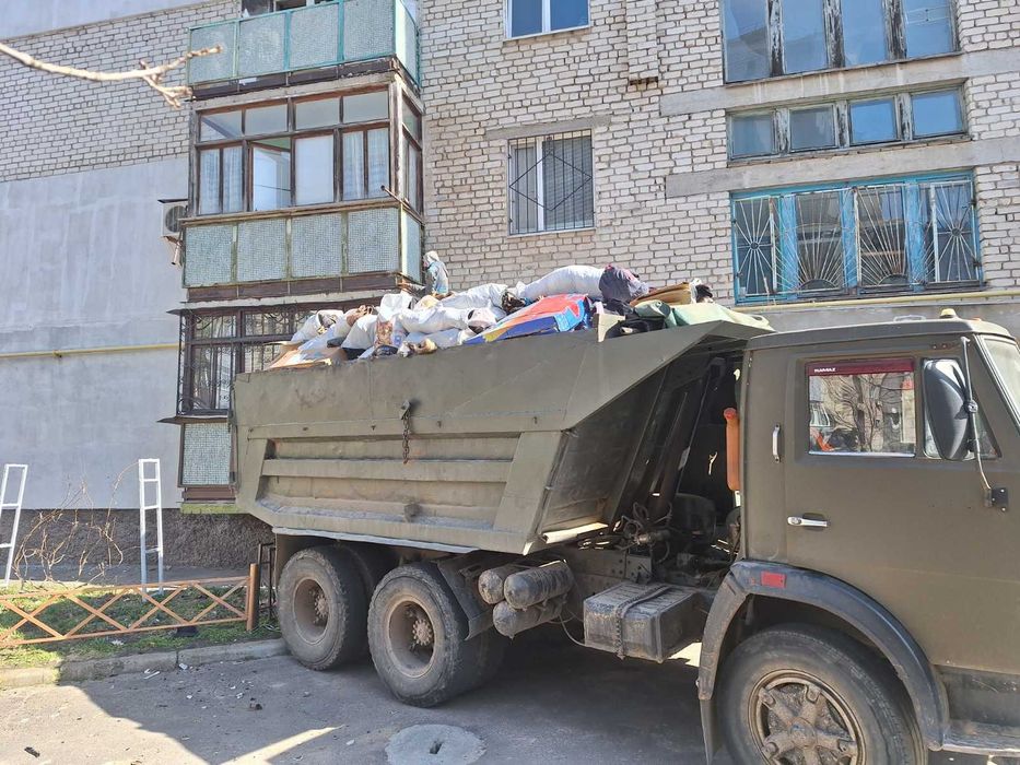 Вывоз строймусора,хлама,веток,травы. Любой сложности