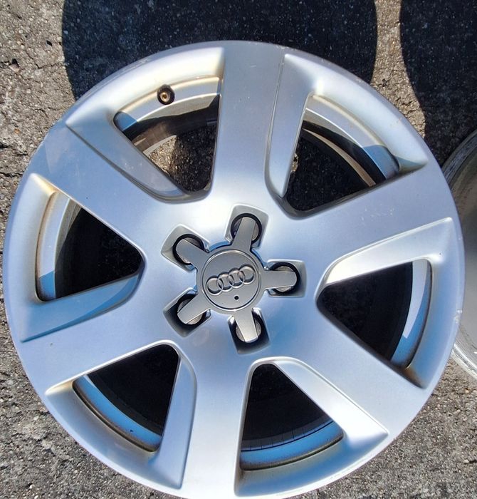 Felgi aluminiowe Audi 17"   4G0601025L komplet dekielki sruby ET37