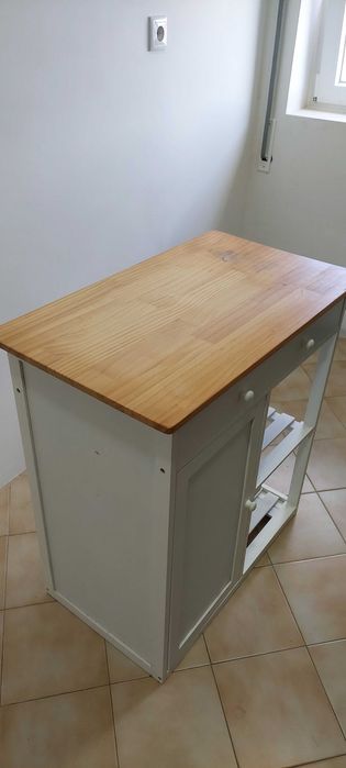 Móvel de apoio a cozinha