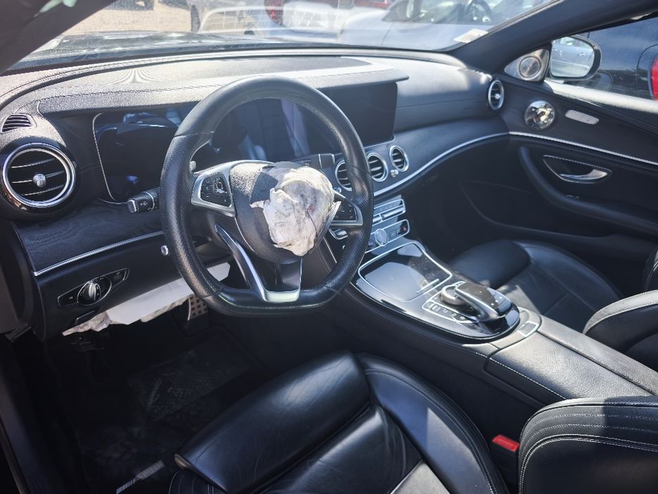 Mercedes  E 220 sinistrado