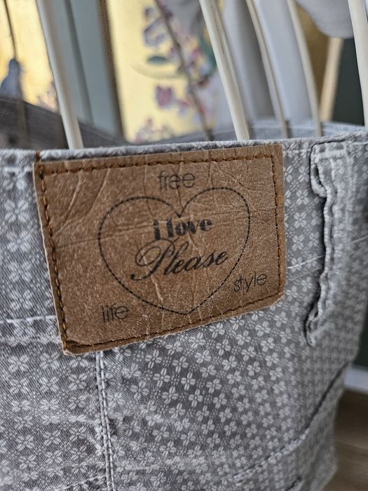 Eleganckie Spodnie damskie wloskie Please  z Wzorem Prosta Nogawka i N