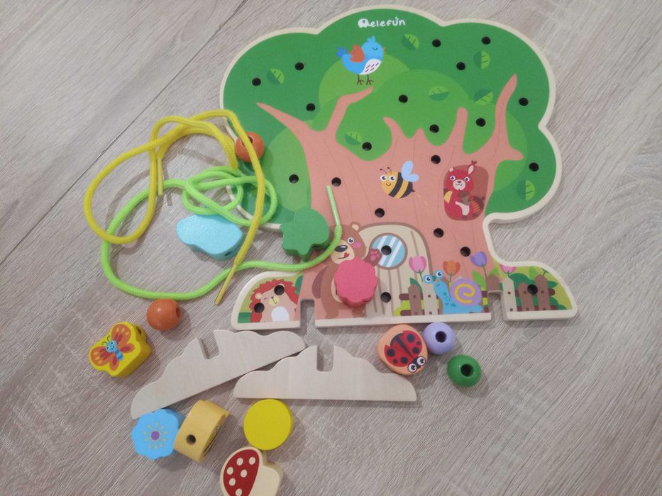 Zabawka sznurowanka drzewko drewniane