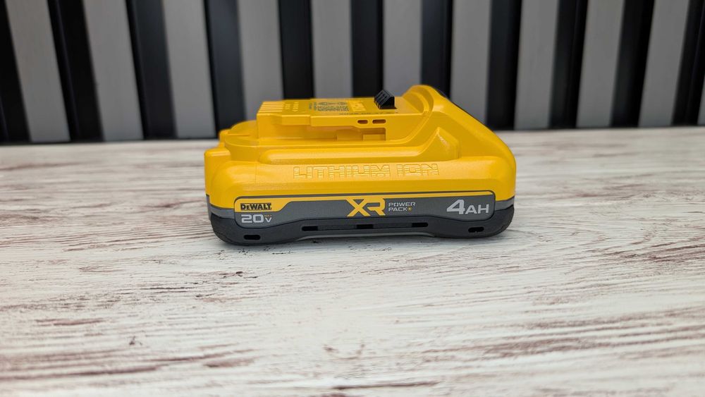 Акумулятор, батарея DeWALT DCB2104 4Ah POWERPACK