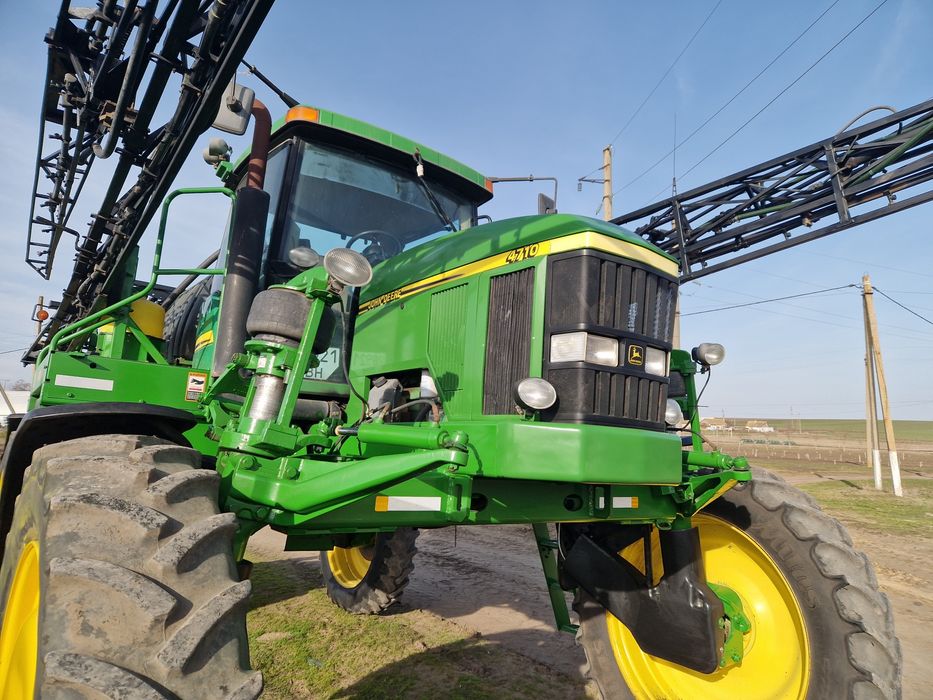 Самохідний оприскувач JOHN DEERE-4710