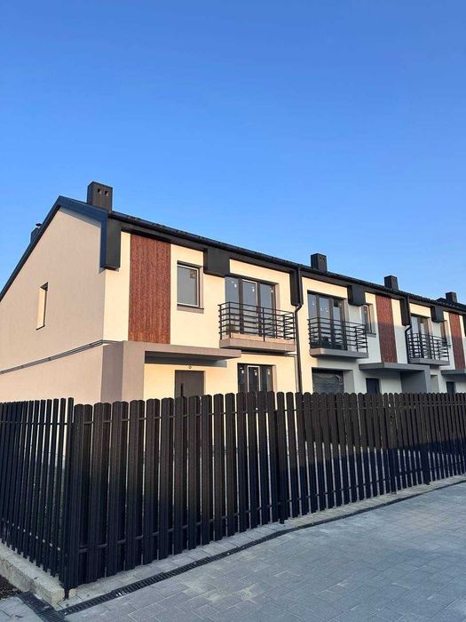 Зданий таун в с. Вовчинець