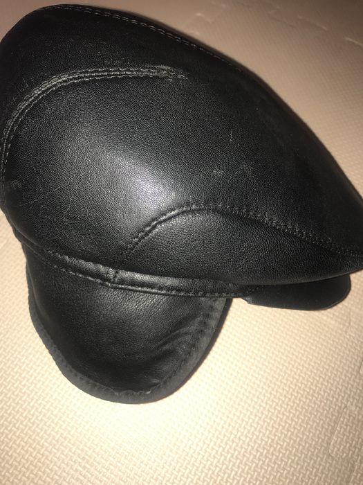 Кепка  деми из кожи и шерсти б/у  - набором.