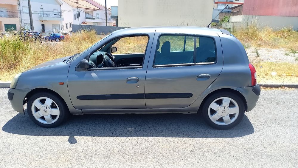 Clio III sem nada pra fazer foto 2