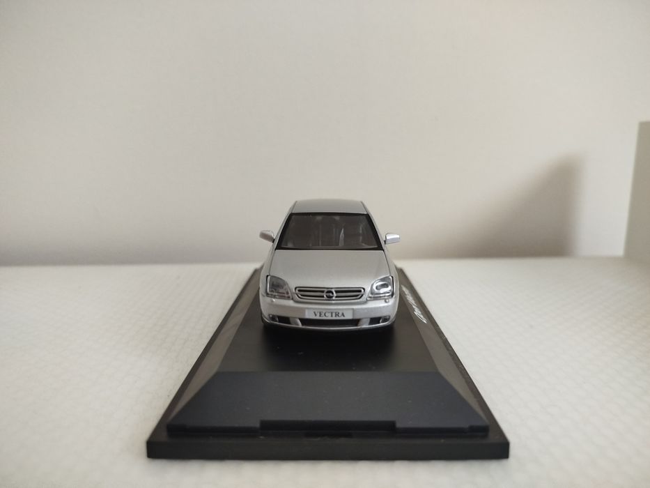 Miniatura Opel Vectra 1/43 Nova