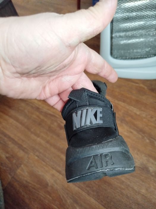 кроссовки подростковые Nike Off-White

Продаю черные кроссовки, вдо