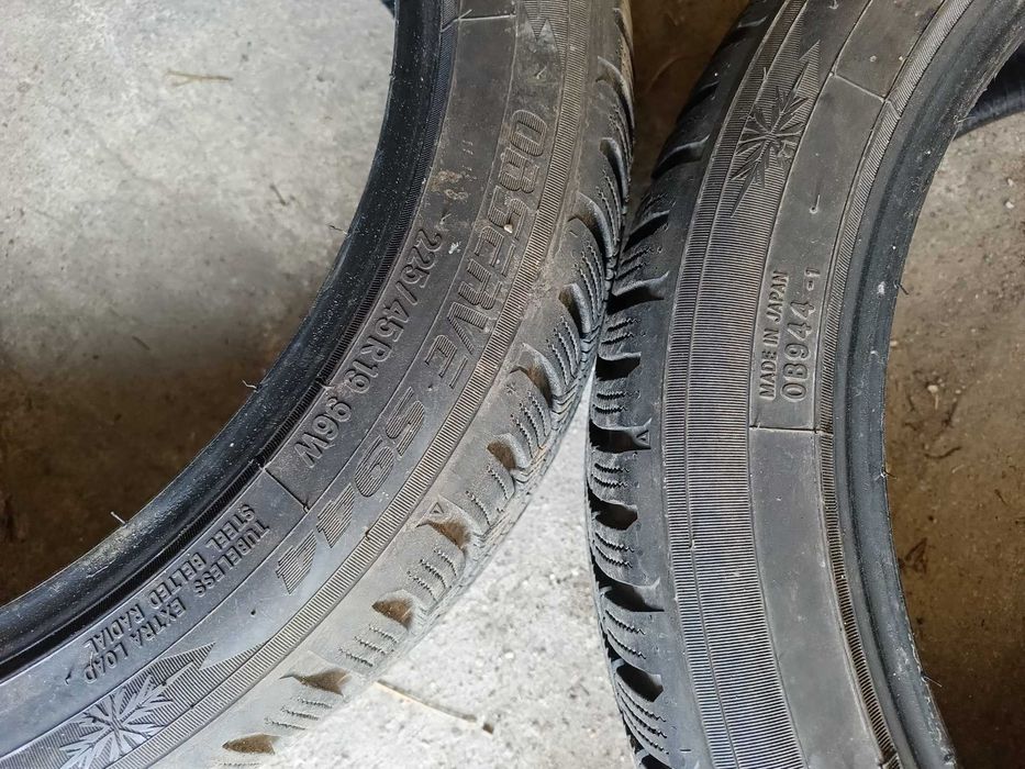 225/45R19 zima toyo tires
