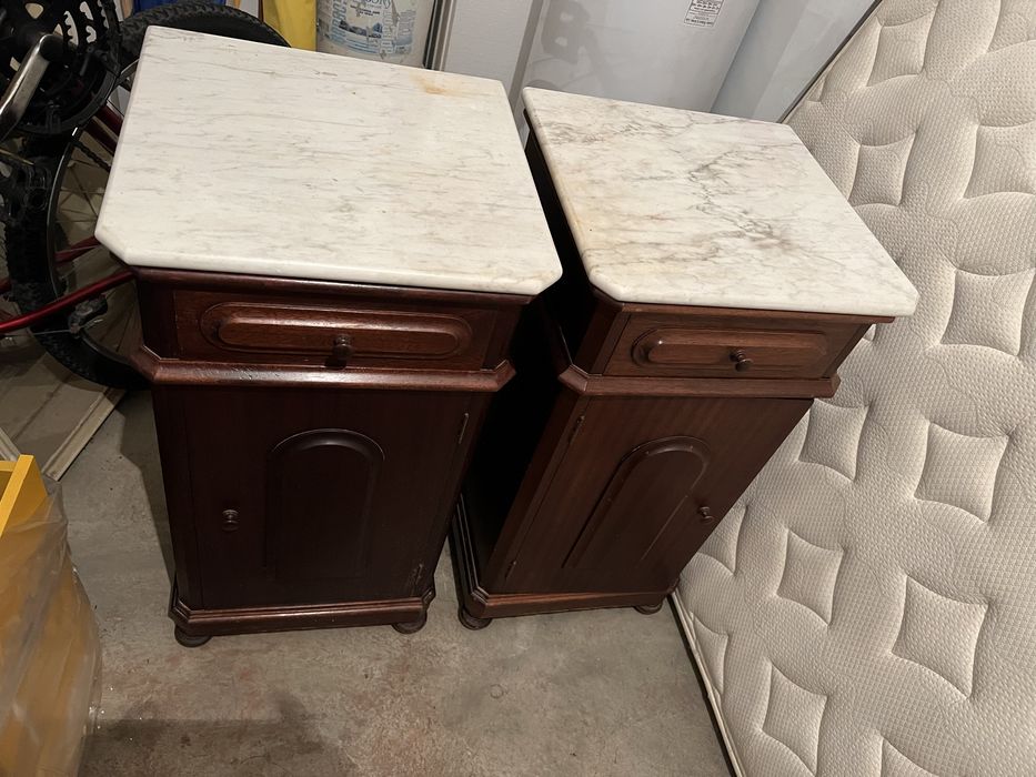 Mesas de cabeceira antiga