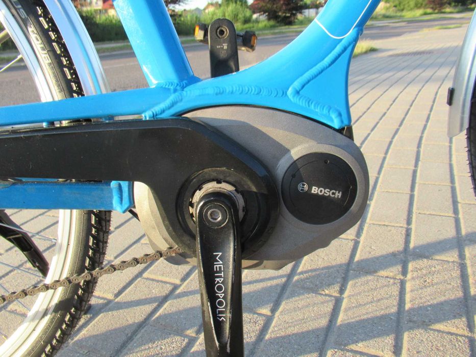 Śliczny rower elektryczny Cube  koła 28 silnik Bosch