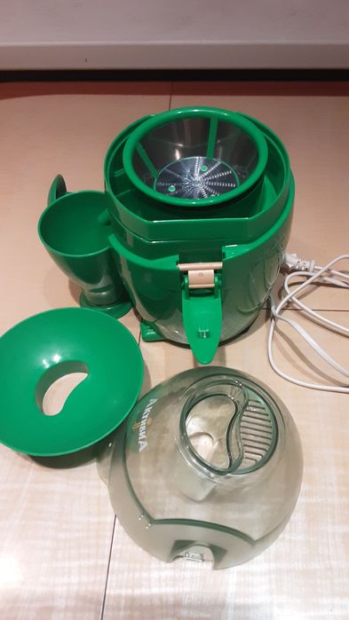 Соковитискач електричний Новий