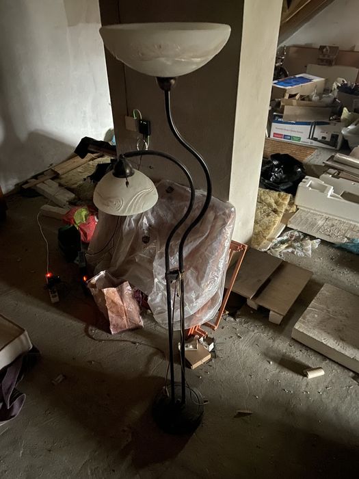 lampa stojąca jasna