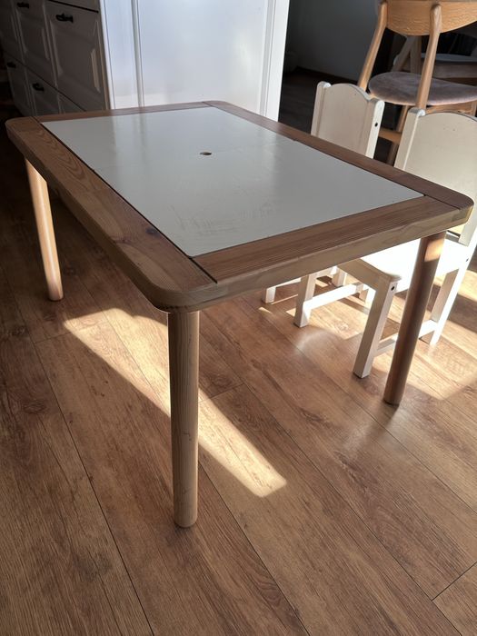 Stolik dzieciecy + 2 krzesla ikea