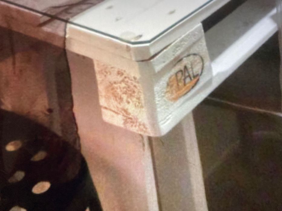 Стол из деревянных палет