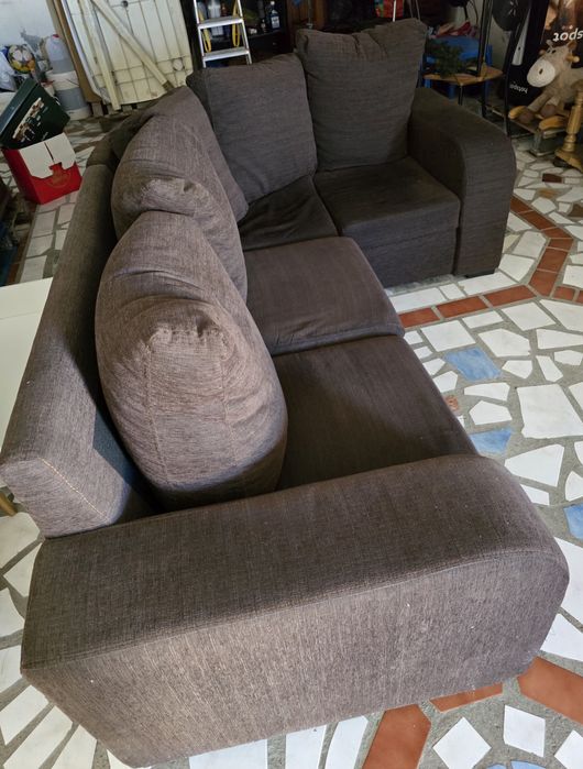 sofá de canto castanho