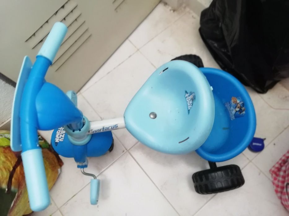 Triciclo com alguns anos mas em estado ainda bastante apreciavel