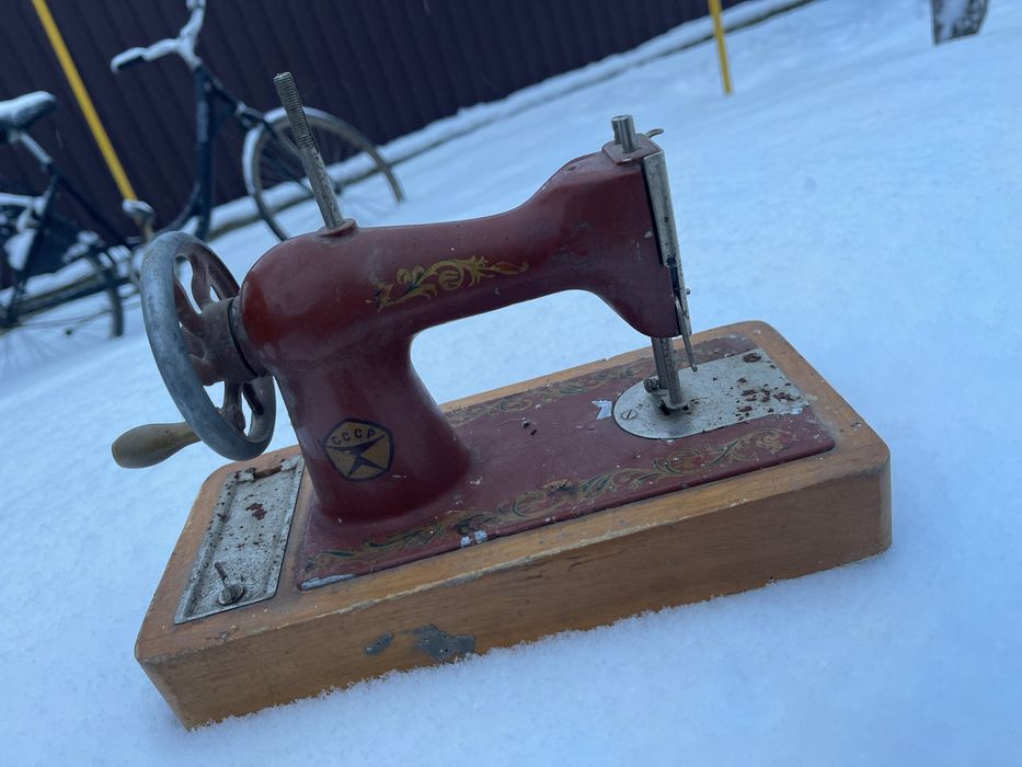 Продам Швейная машинка детская СССР