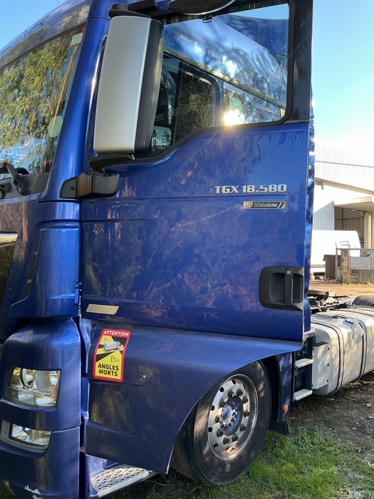 porta frente direita camiao man M56TGX ANO 2007