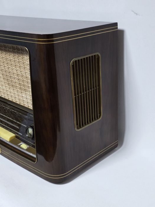 Rádio antigo reparado SABA