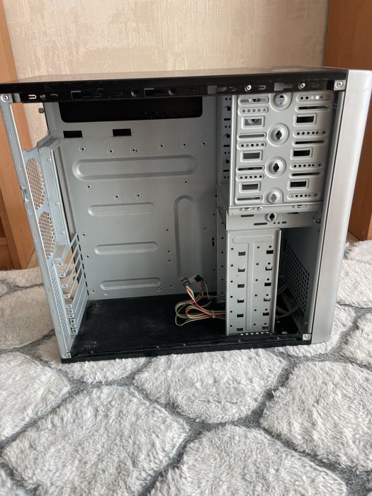 Комп’ютерний корпус ATX (Mid Tower) – класичний, робочий