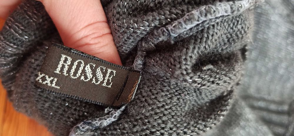 Sweter ze srebrną nitką M