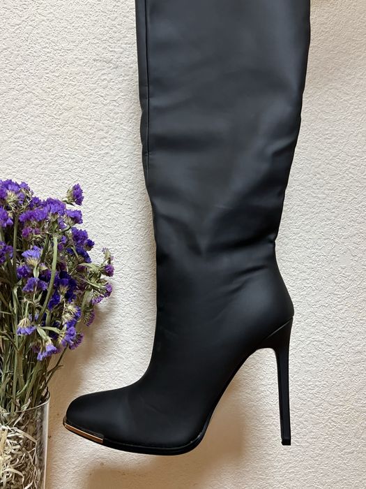 Сапоги на великому каблуці