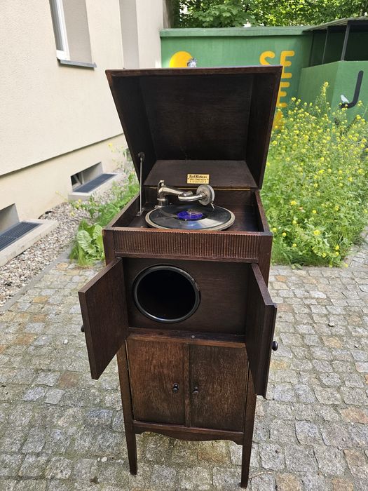 Gramofon szafkowy przedwojenny 1925 -1935 plus 40 płyt