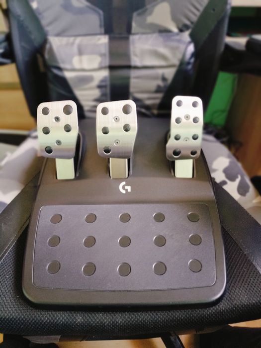 Kierownica Logitech Trueforce G923, Pedały oraz Shifter
