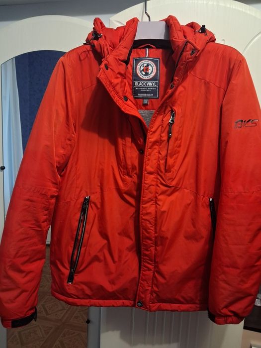 Продам чоловічу зимову куртку