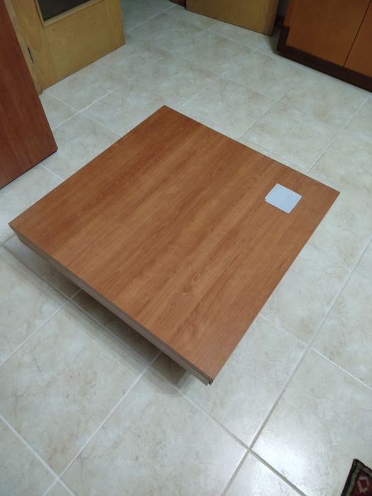 Mesa de centro em cerejeira maciça.