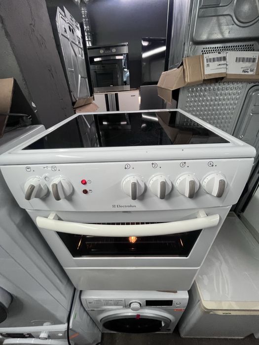 Kuchenka Electrolux elektryczna 60cm |12msc |Dobry stan |Dowóz