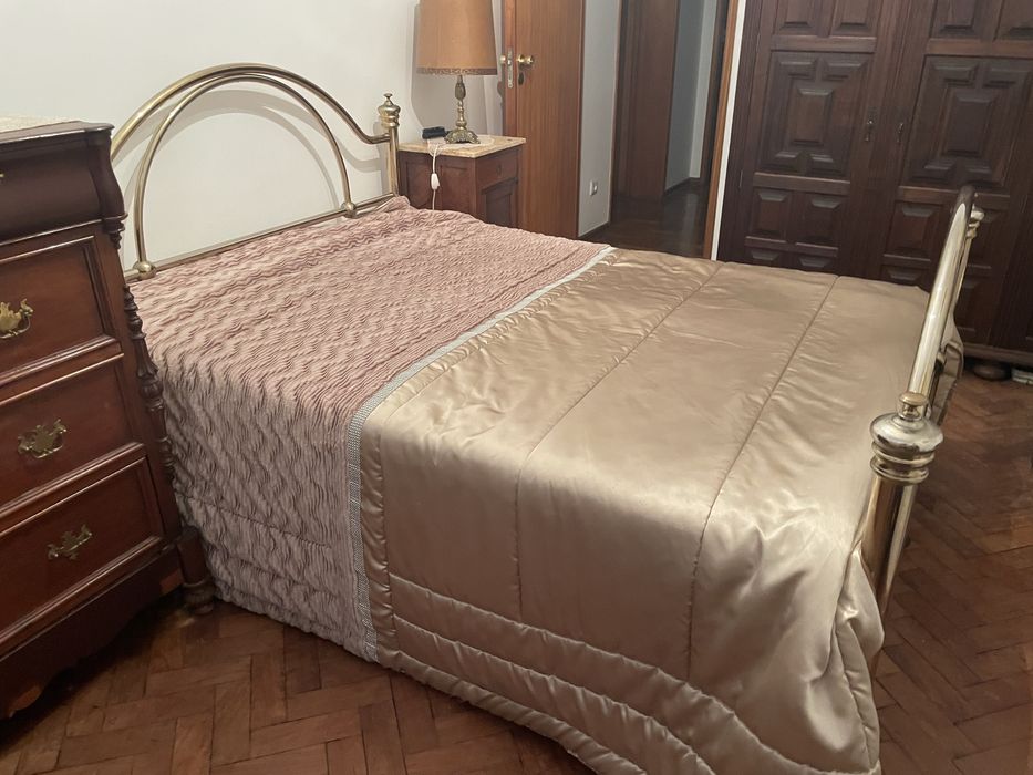 Cama metálica com colchão