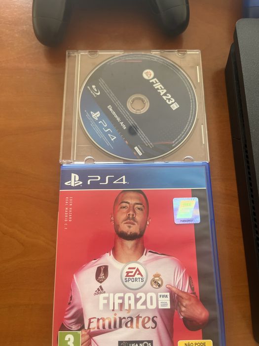 Playstation 4 - 2 comandos e 2 jogos