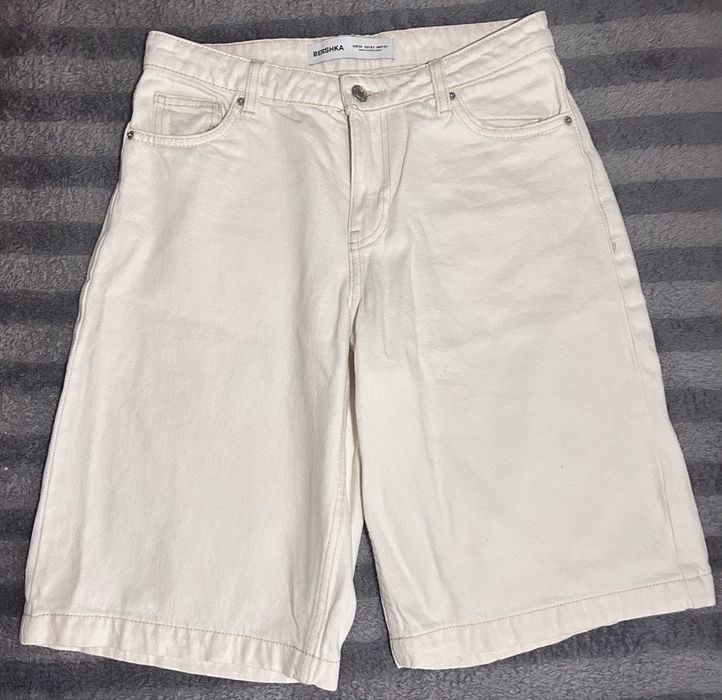 шорти від Bershka