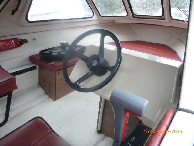 Łódka wędkarska / opt . silnik Suzuki 50 HP  lub 15  / 9,9 HP