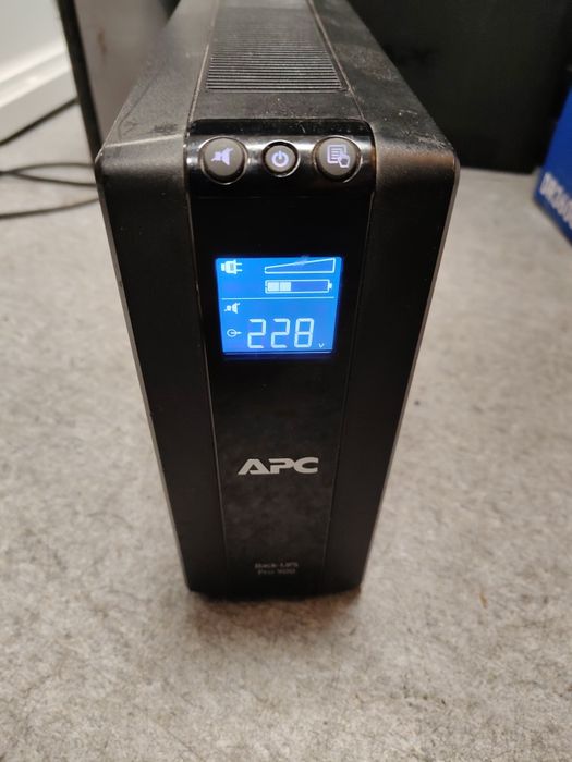 Ups, zasilanie awaryjne APC 900 pro