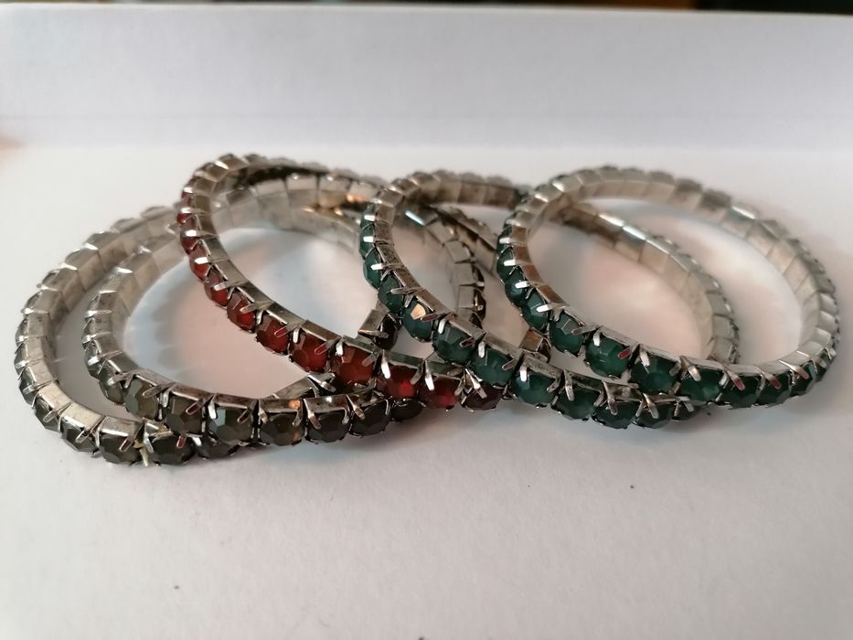 Pulseiras diversas em bom estado