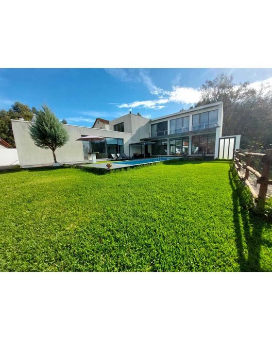 Moradia Ampla com Piscina – T6 com T2 e T1 Independentes